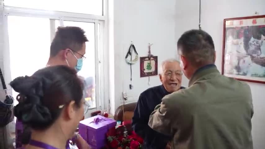 Chongyang Festival | Activity Held to Show Care for Elderly